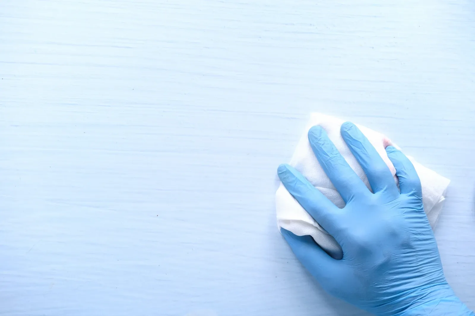 How to maintain and clean your wallpaper properly
