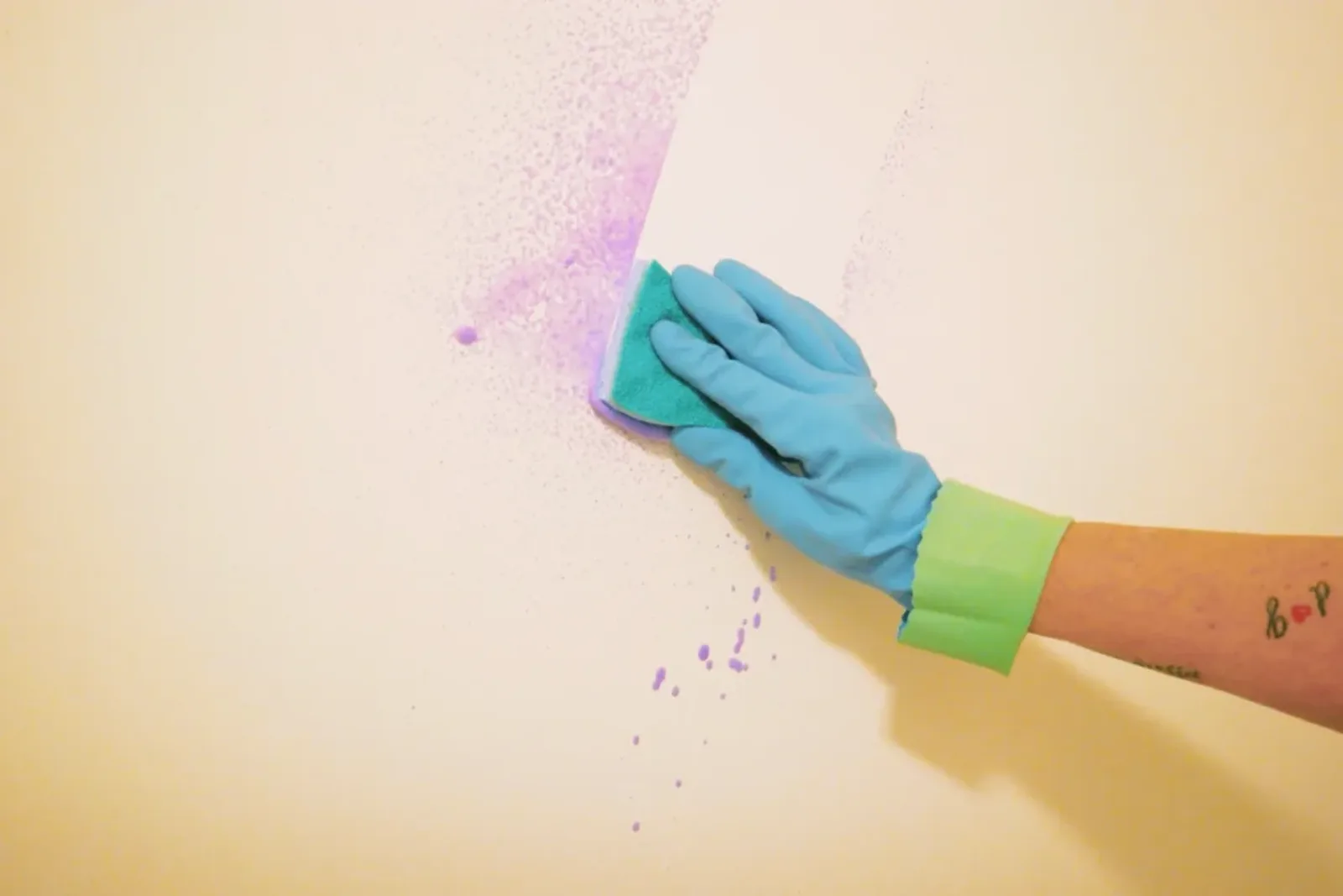 How To Maintain And Clean Your Wallpaper