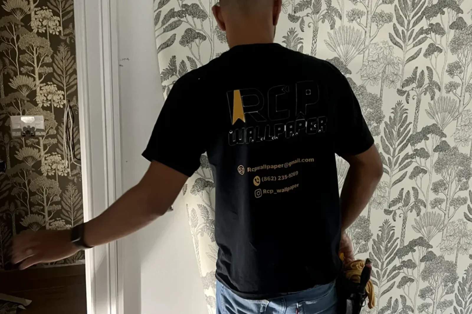 Rcp Wallpaper Professionals Installing Wallpaper On A Staircase Wall In A New York Home