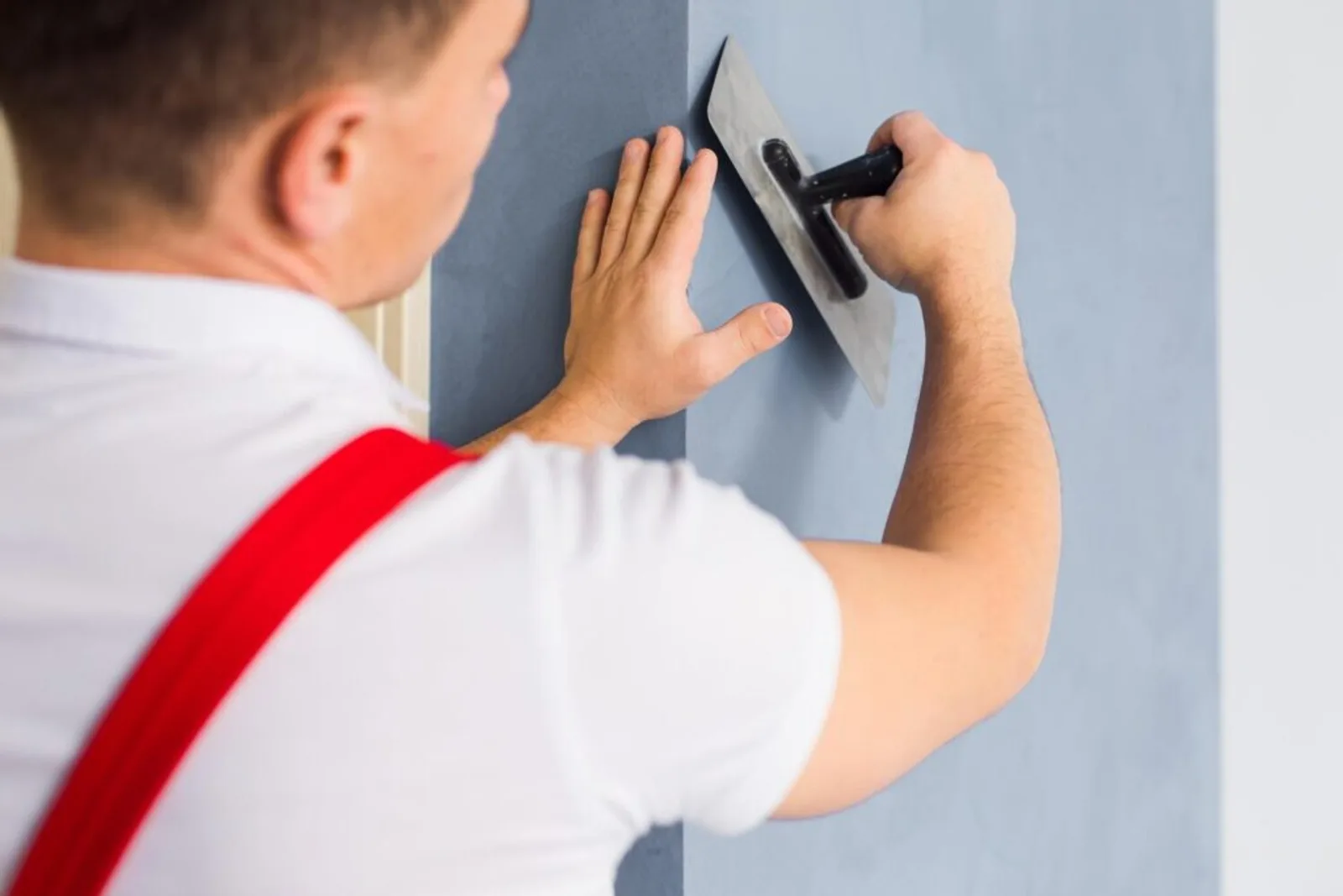 Young Worker Levels Wall After Plaster Uses Special Tool Man Makes Repairs Room 290431 24201