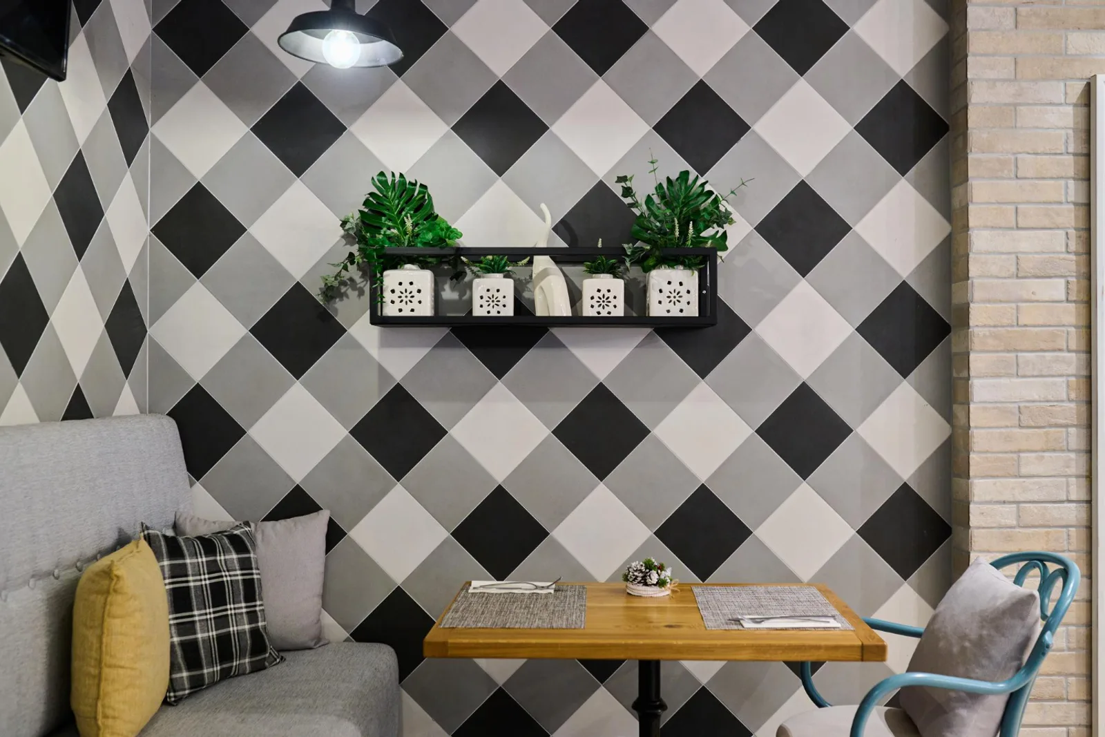 Wallpaper for small spaces