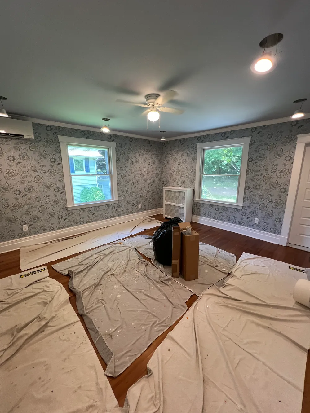 Residential wallpaper installation project by RCP Wallpaper